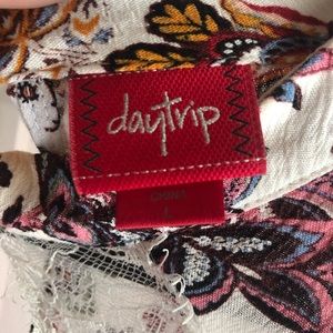 Buckle tank top blouse